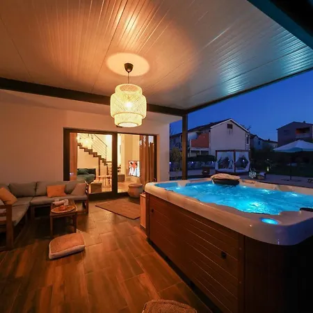 Suncica Zadarvillas *