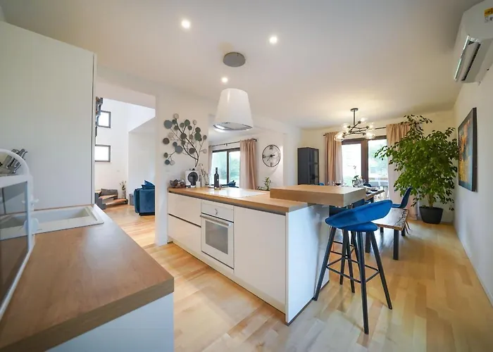 Suncica Zadarvillas *