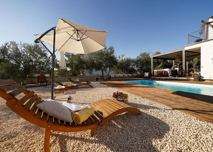 Suncica Zadarvillas *