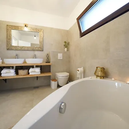 Suncica Zadarvillas *